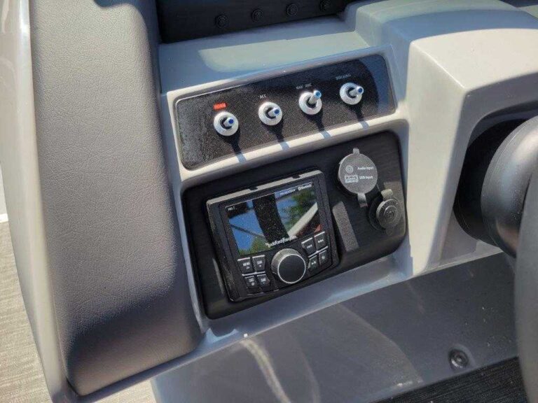 2025 Bennington 25RXSBWA - ESP - Arch - Windshield - Owner Demo US-ETWR6587F425 [photo 47]